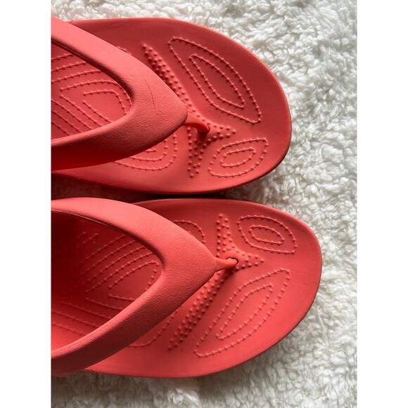 Crocs Flip Flops Kadee Coral Orange Slip On Sandals Beach Pool Women's 10 - Picture 3 of 7